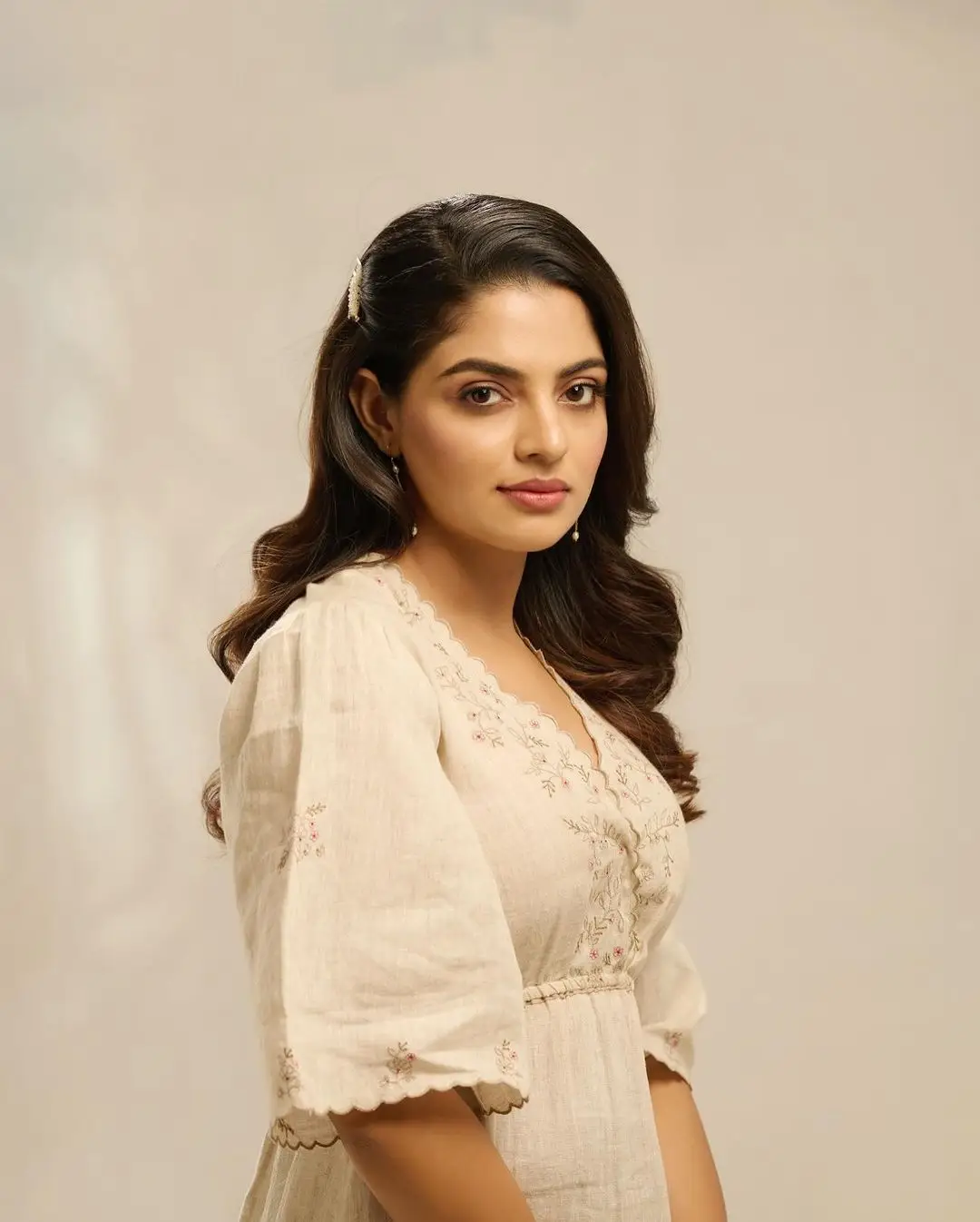 malayalam actress nikhila vimal in white gown
